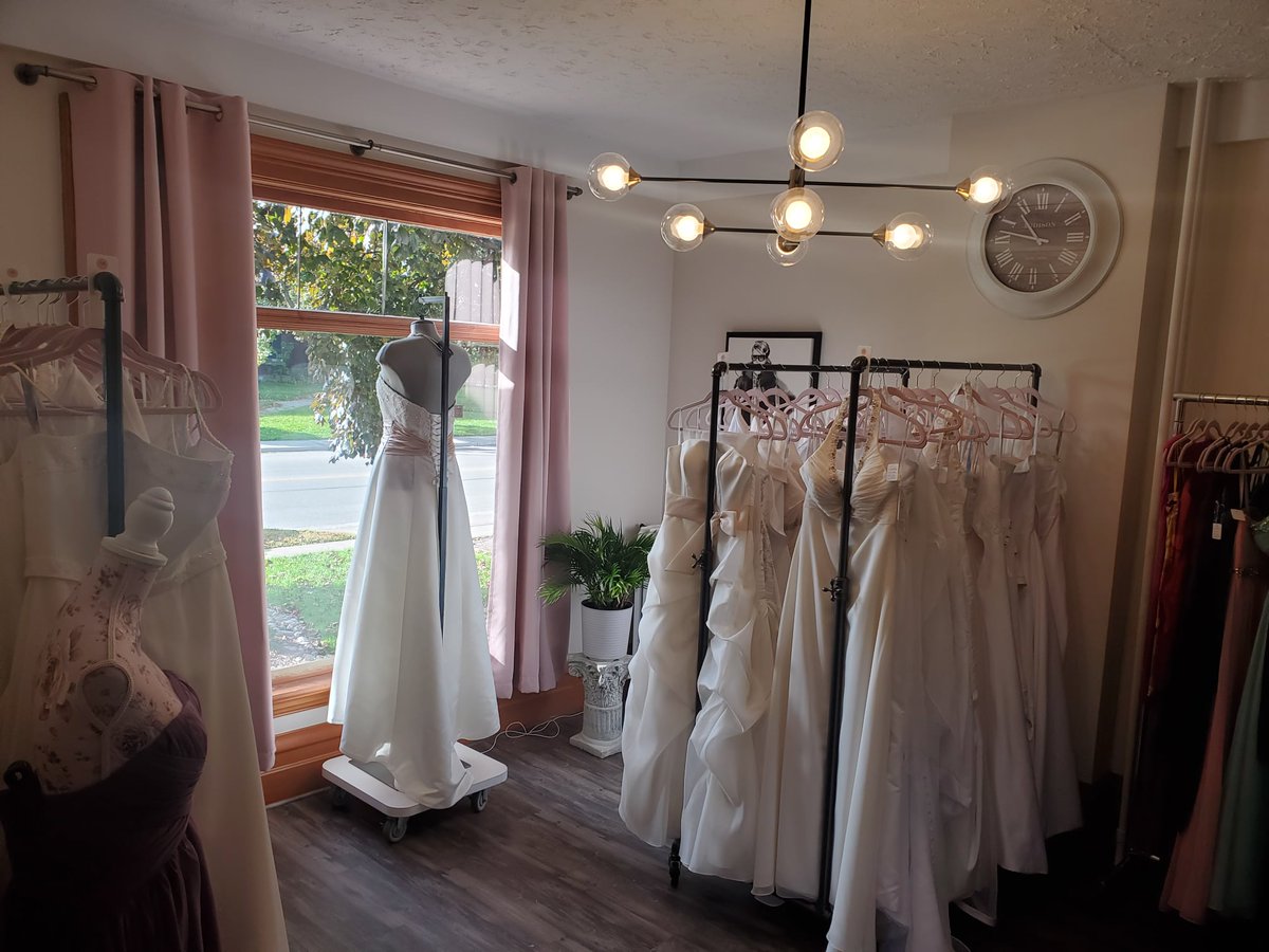 SarLamChamber's tweet photo. Congratulations to Simply Chic Bridal, a locally owned bridal store featuring new and consignment gowns by appointment only from November 2, the first of its kind in Lambton County!
Simplychicsarnia@gmail.com to book your appointment today!
#sarnialambton #simplychic #weddings https://t.co/OKzJnDoOKG