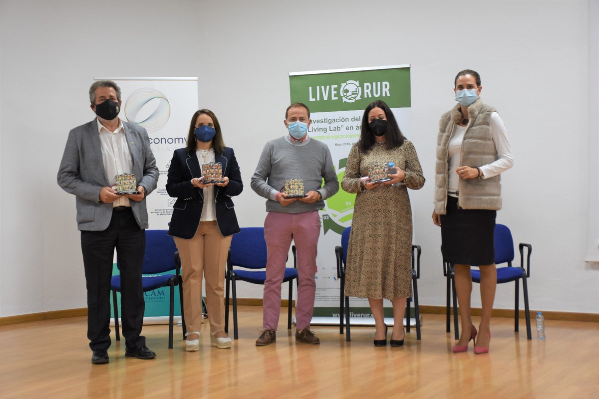 La alcaldesa, @PatriciaArchena como presidenta de <a href="/Adrivegadelseg1/">Adri@vegadelsegura.org</a> ha clausurado junto a José Luis Tornero las jornadas de <a href="/liverur/">LIVERUR</a>. 

@PatriciaArchena ha destacado la gran labor que han realizado semanas atrás las técnicas y técnicos del ADRI para la organización de este evento.