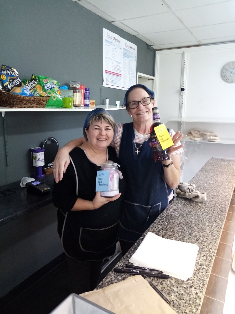 Two of our raffle winners and some fun moments from yesterday's  community open day, met some lovely people, fantastic hot food, donations from #ASDA and #morrisons every was smiling. Well done to everyone involved in making it happen <a href="/iankenning/">Ian Kenning</a> <a href="/GroupNowell/">Nowell Mount Community Group</a> <a href="/dazldance/">DAZL - Dance & Health Charity 🏳️‍🌈🏳️‍⚧️♿️</a> #families