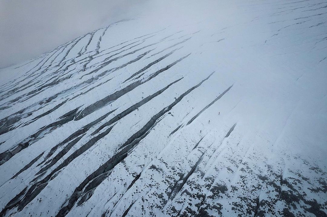 NungshiTashi's tweet photo. Spot the alpinistas? 🏔⛏
Photo by the magic maker #NicoleSchaffer 💫 #alpinists #alpinistas #liveyouradventure #findyourselfoutside #julboathlete #blueicequest #guiding #mountainguide #swissmountainguide #glacier #glacier #swissglaciers https://t.co/VZiEw4ENJI
