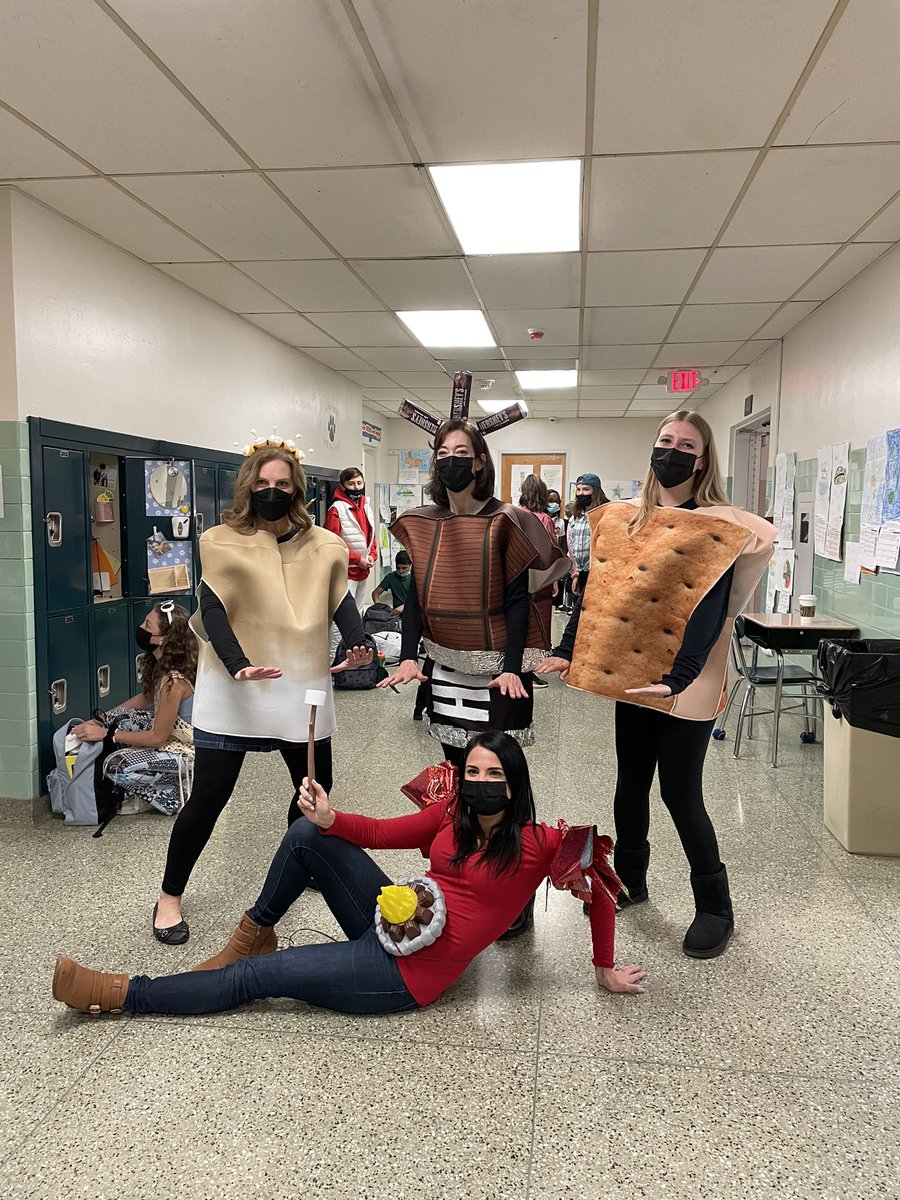 agrabowskiteach's tweet photo. Halloween is in full swing @Oldfield_MS !🎃👻 Have a happy and safe Halloween everyone! https://t.co/dmTNYPcwBO