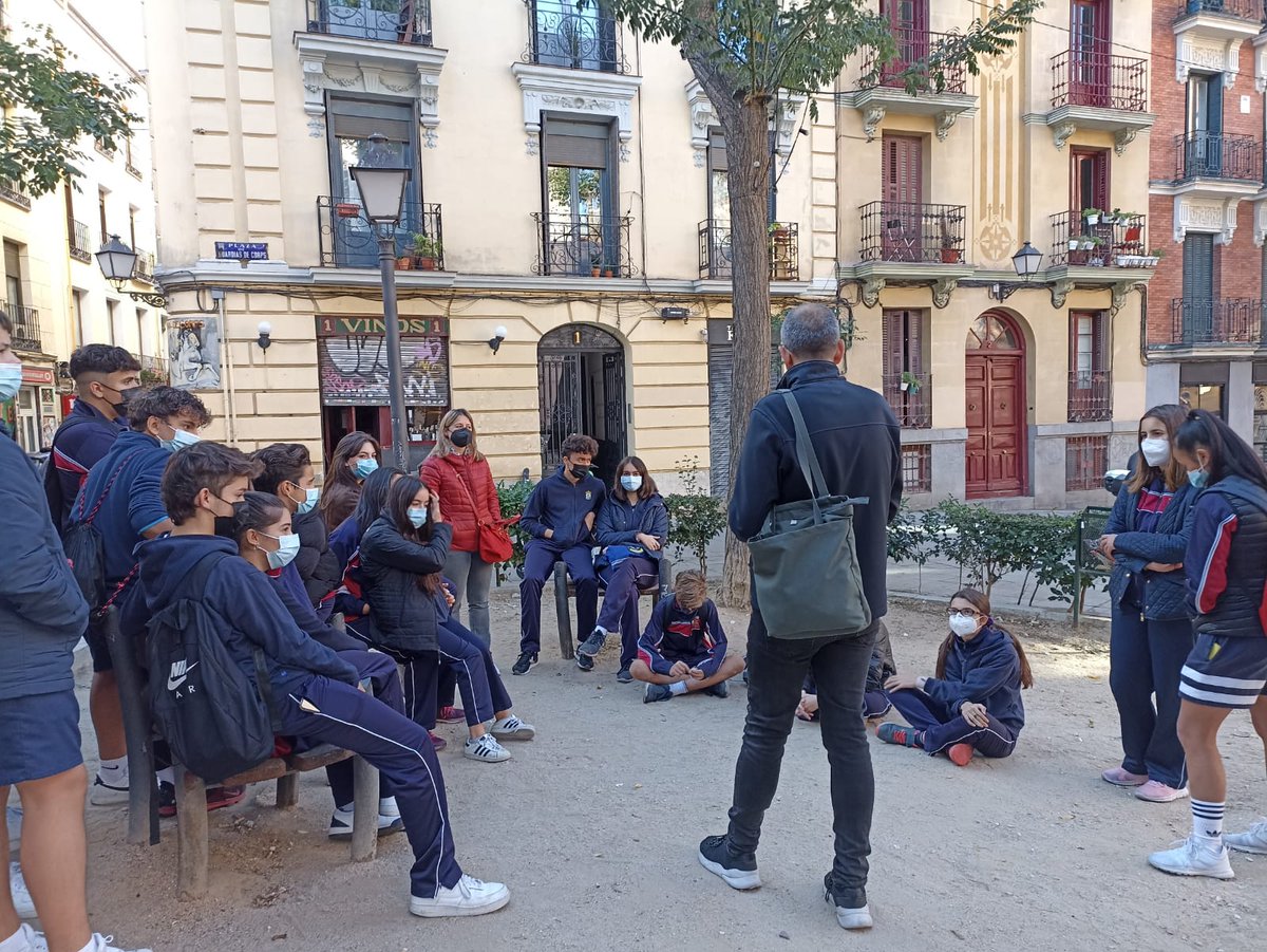 colegio_reinado's tweet photo. La influencia femenina en la historia de Madrid.
Los alumnos mayores de #colegioreinadomadrid salen de excursión.

#colegioreinado #IAMArenales #excursionmadrid #historiademadrid https://t.co/ujOdPp9Te4