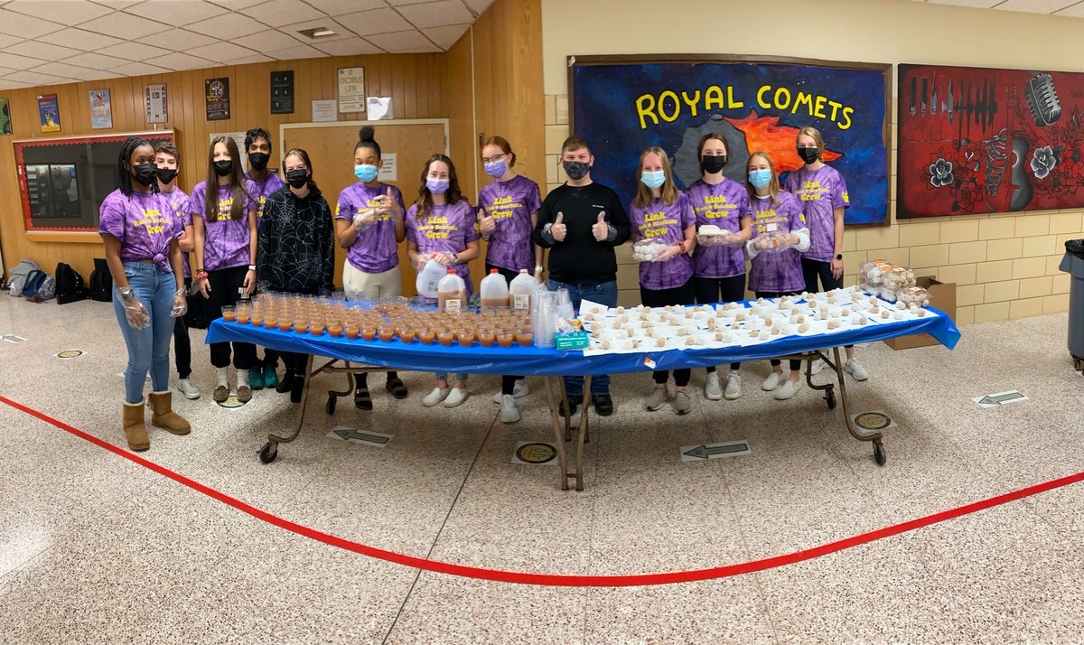 MrsTretterRH's tweet photo. Cider and Donuts Event for RH! #LinkCrew #BOOMBOOM #LINKCREWRH https://t.co/s5XdgH3Sy1
