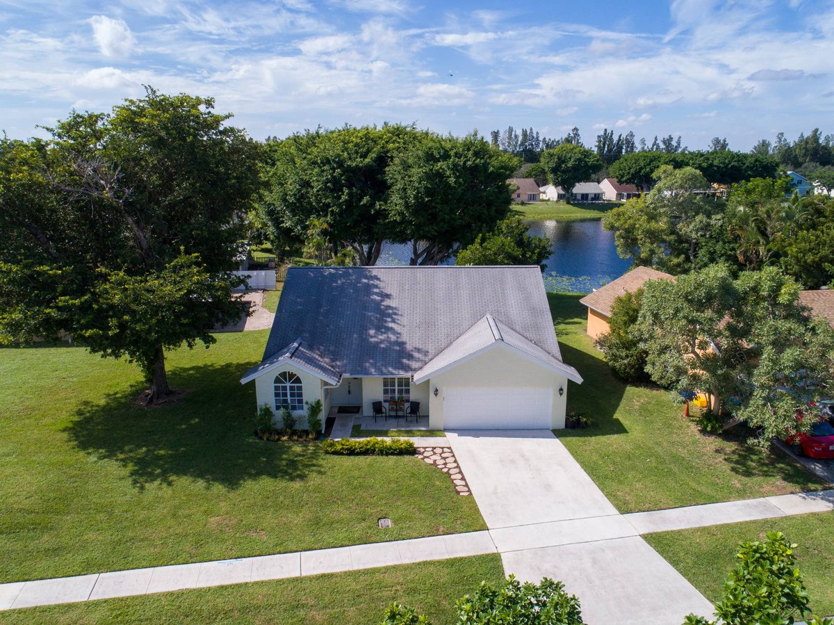 FAPPhotography's tweet photo. 🚁Drone 🏠realestatephotography in 🌴Boynton Beach ☀️Fl #realestate #drone #dji #realestatephotography #boyntonbeach #florida #southflorida #palmbeachcounty https://t.co/pW078SzLZO