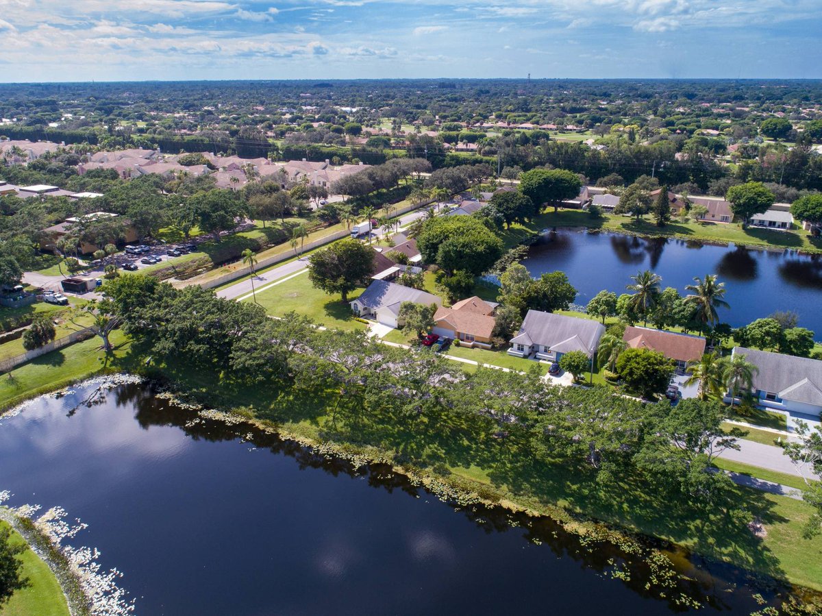 FAPPhotography's tweet photo. 🚁Drone 🏠realestatephotography in 🌴Boynton Beach ☀️Fl #realestate #drone #dji #realestatephotography #boyntonbeach #florida #southflorida #palmbeachcounty https://t.co/pW078SzLZO