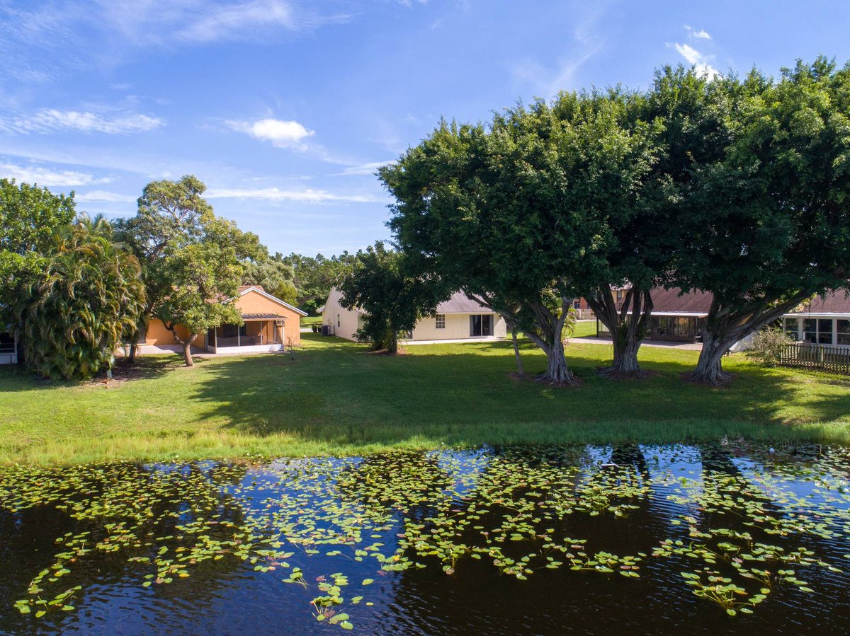 FAPPhotography's tweet photo. 🚁Drone 🏠realestatephotography in 🌴Boynton Beach ☀️Fl #realestate #drone #dji #realestatephotography #boyntonbeach #florida #southflorida #palmbeachcounty https://t.co/pW078SzLZO