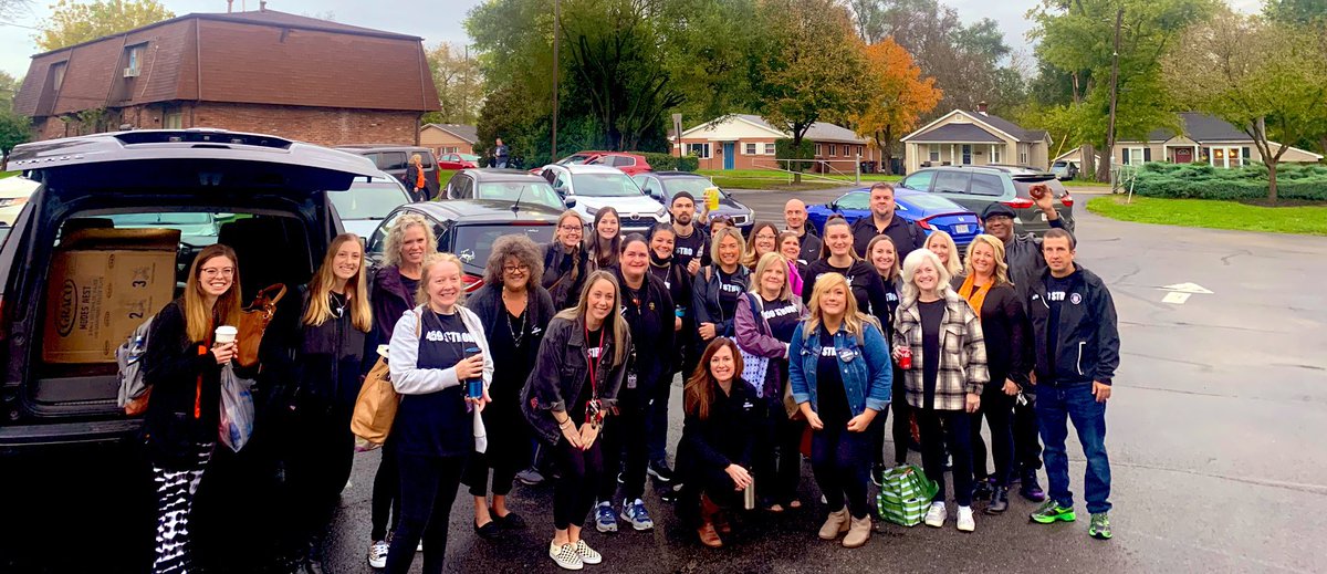 MrsWells_K's tweet photo. Mayfield is standing #459strong this morning with @MiddieTeachers @OhioEA https://t.co/PZTrgceY0z
