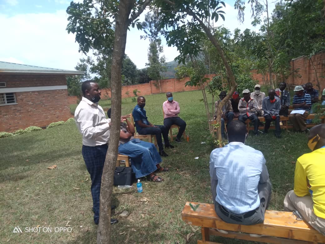 SectorKigali1's tweet photo. Intego y'ibiganiro by'isanamitima 

1.Kwimakaza ubumwe n'ubwiyunge 
2.Kurangiza imanza za Gacaca mu buryo bwunga 
3.Komora ibikomere by'amateka 
4.Kwimakaza gahunda ya Ndi Umunyarwanda nk'isano muzi dusangiye nk'abanyarwanda https://t.co/SedB1MuUxq