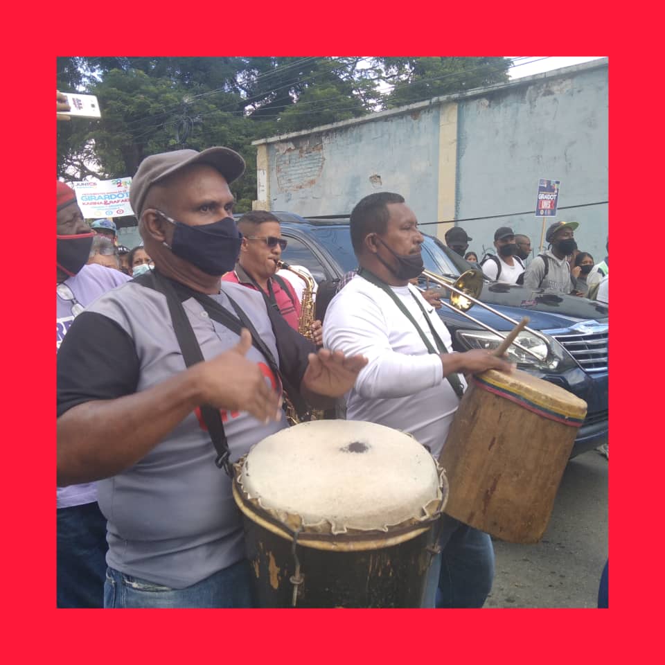 Ayer #28Oct el glorioso pueblo afroaragueño acompañó a <a href="/Soykarinacarpio/">Karina Carpio</a> <a href="/johanitakenpo/">Joana Sánchez</a> <a href="/RafaelMaracay21/">Rafael Morales</a> en la apertura de la campaña hacia a victoria perfecta este #21Nov  

<a href="/NicolasMaduro/">Nicolás Maduro</a> 
<a href="/dcabellor/">Diosdado Cabello R</a> 
#VenezuelaTieneConQué 
#AraguaTieneConQue 
#AfrodescendientesTienenConQue