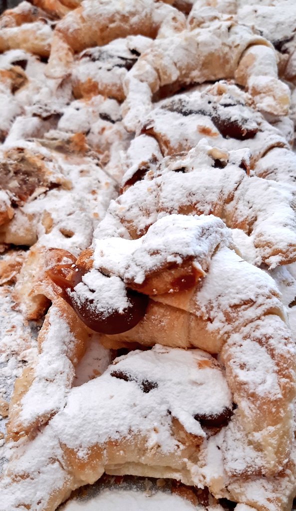 PreciosRosario2's tweet photo. Como siempre, todo excelente en #LaContinental (Sarmiento y Montevideo)
💰 $600 el kilo de #Facturas
💰 $210 #ChurrosRellenos (la docena)
💰 $1600 #Chajá (el de la foto es de 12 porciones GIGANTES)
Y muchas, muchas cosas ricas
#FotoTestigo 📸
#FacturasEnRosario https://t.co/zhNpcwMIRv