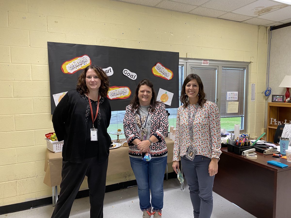 kcmiller0612's tweet photo. ⁦@WBESbears⁩ 3rd grade teachers reaching SMART goals. #orsplcstrong ⁦@ORSchools⁩ https://t.co/oruqFItQqq