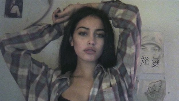 itgirlLJ's tweet photo. the cindy kimberly + her art wall era>> https://t.co/WY3RaJbfGB