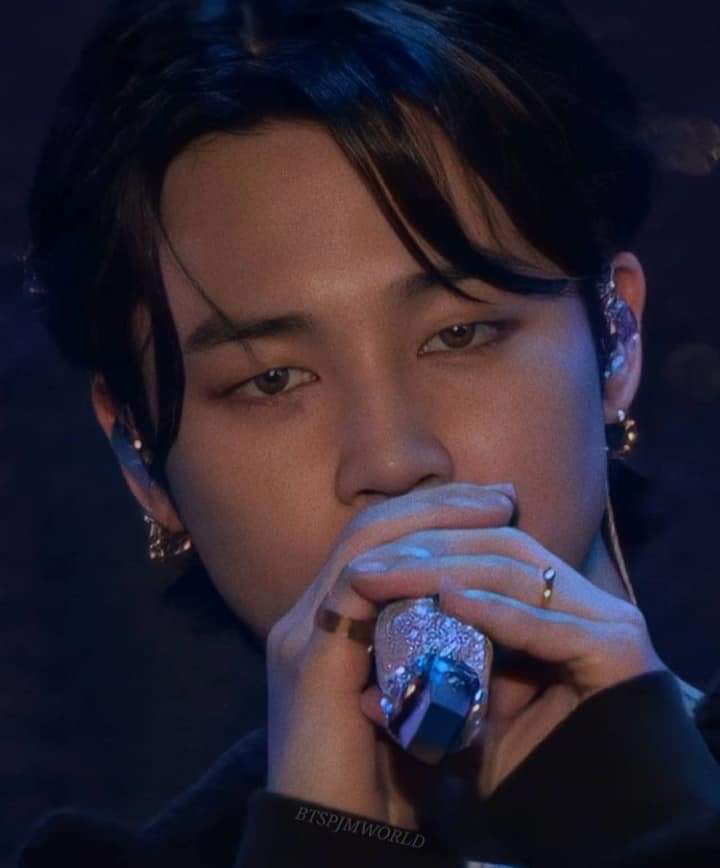 FC3hUYoVEAc2lDn?format=jpg&name=900x900