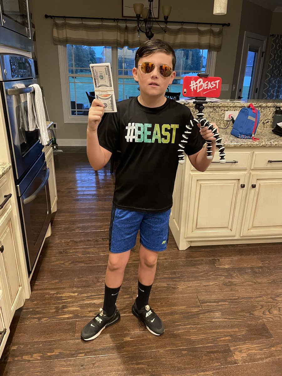 drncarney's tweet photo. @MrBeast Happy Halloween🎃! $1,000 bills for everyone today! https://t.co/Kt9zl0DOrs