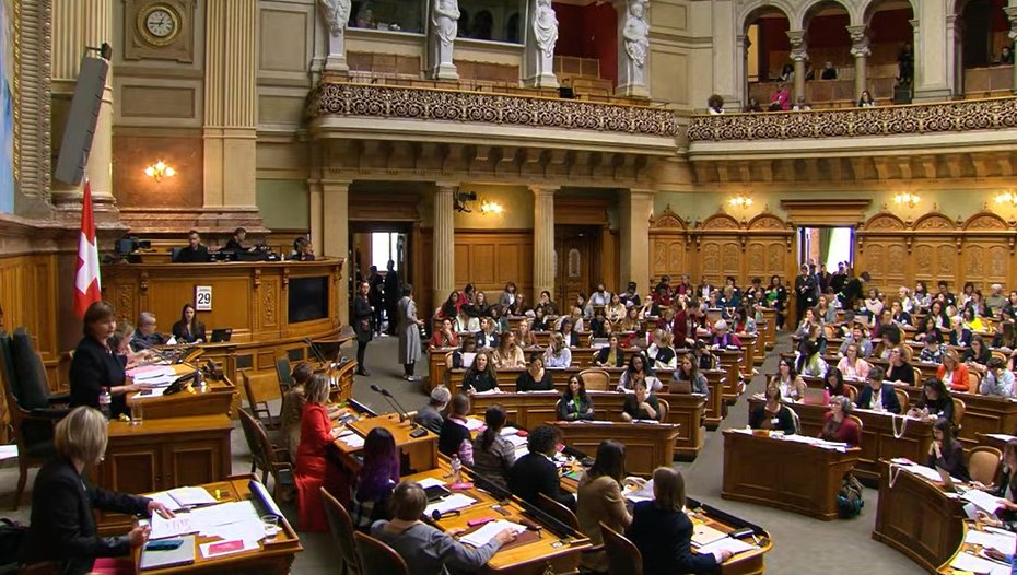 alliance_F's tweet photo. Die #frauensession2021 will mit grosser Mehrheit die #Altersvorsorge für Frauen verbessern. Und zwar mit einer Abschaffung des Koordinationsabzugs und Betreuungsgutschriften in der beruflichen Vorsorge. @kathrinbertschy @cesseiva https://t.co/PqioJZS7KR