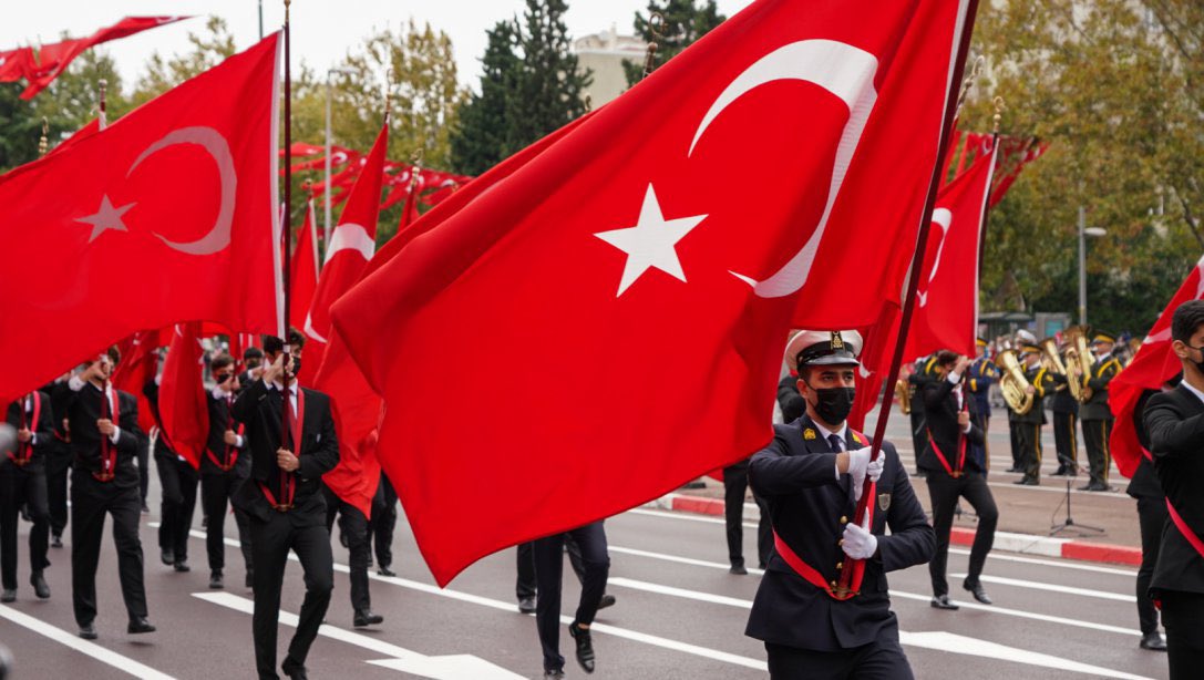 29 Ekim Cumhuriyet Bayramı'nın 98'inci yıl dönümü Vatan Caddesi'nde coşkuyla kutlandı.
#29EkimCumhuriyetBayramı 
<a href="/tcmeb/">Millî Eğitim Bakanlığı</a> <a href="/memleventyazici/">Levent Yazıcı</a> 
📝Haber istanbul.meb.gov.tr/www/29-ekim-cu…