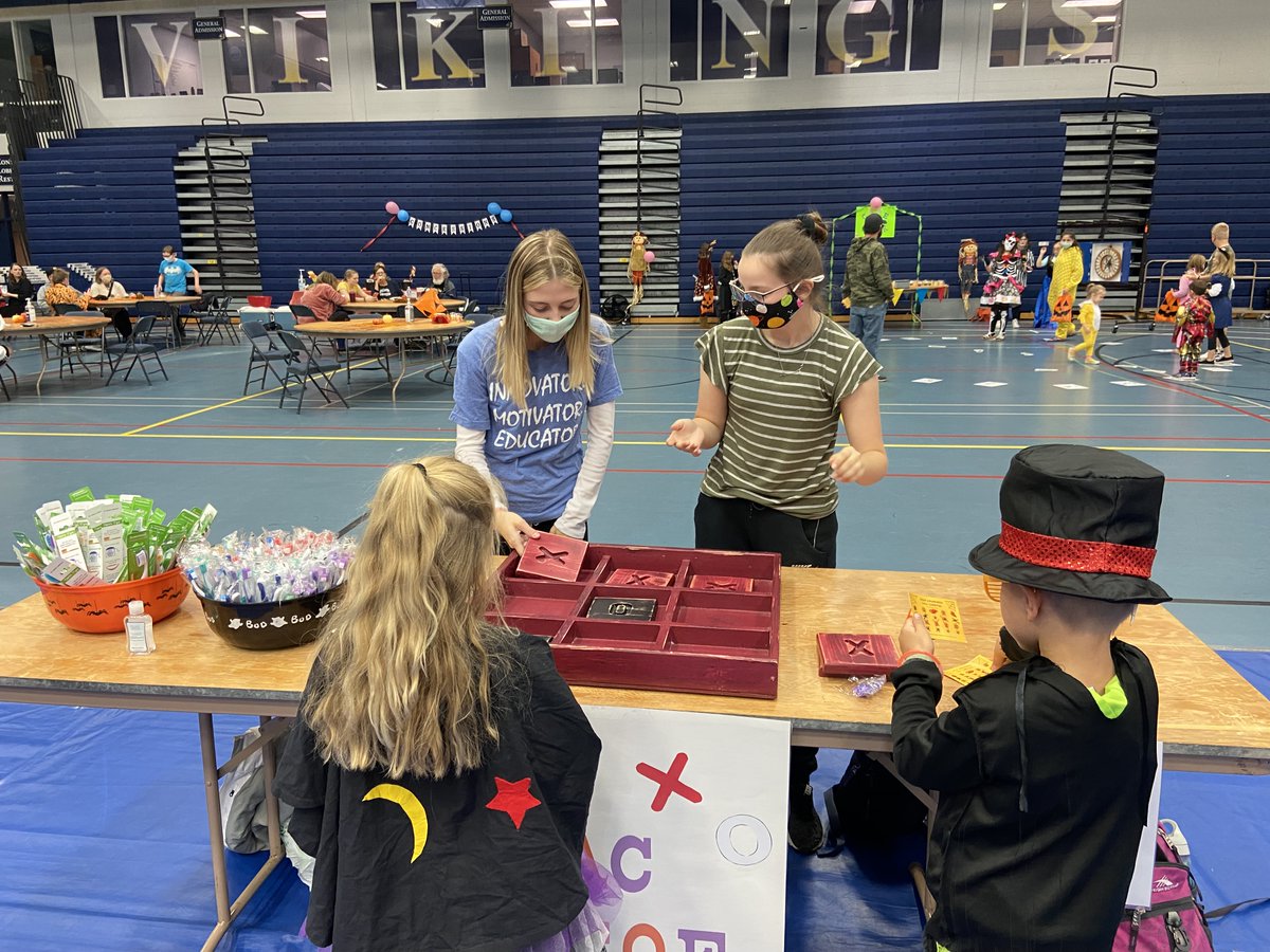 AUEA members had a great time volunteering at the Deaf Awareness Carnival last night!