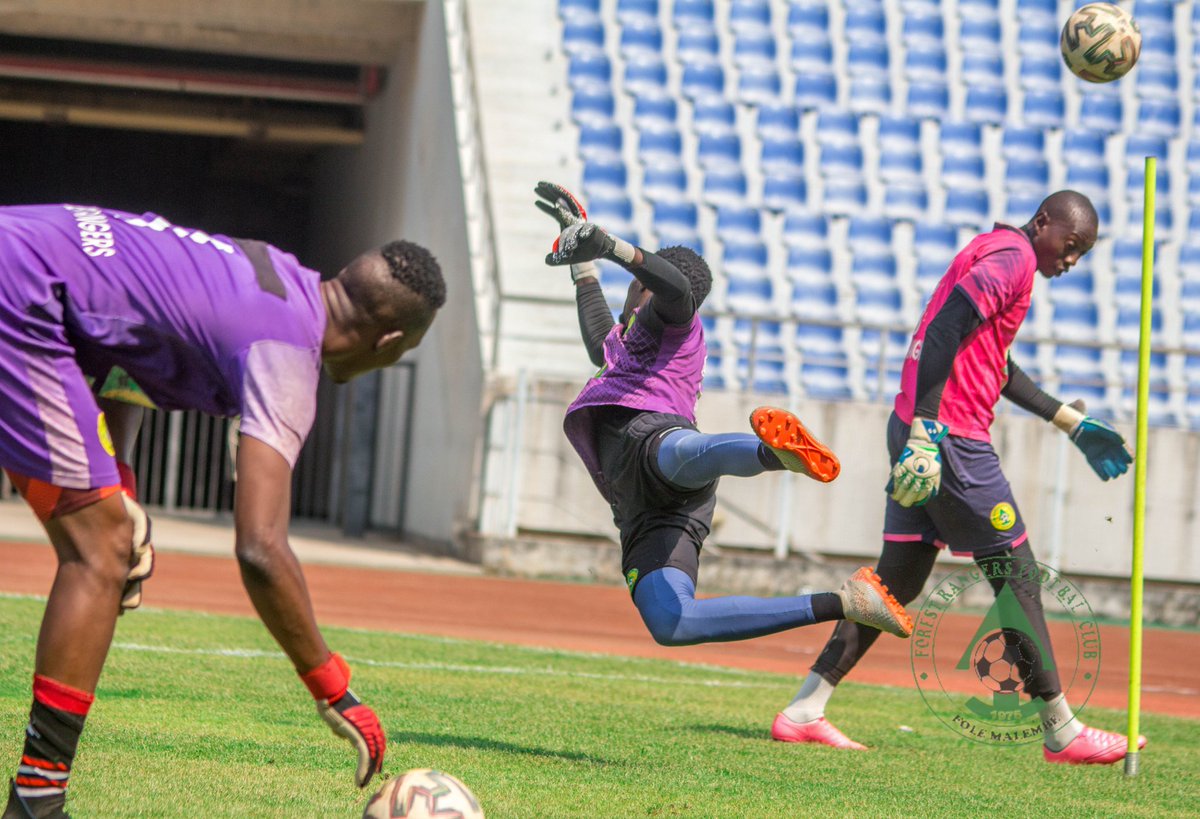 FoleMalembe's tweet photo. If you dont get the results you want, don't look down, get up, train harder and try again.
Our keepers in training, we had our last training session today before tomorrow's encounter against Kabwe Warriors at Levy Mwanawasa stadium.
#ForKab
#FoleMalembe https://t.co/eGfoaDZbTr