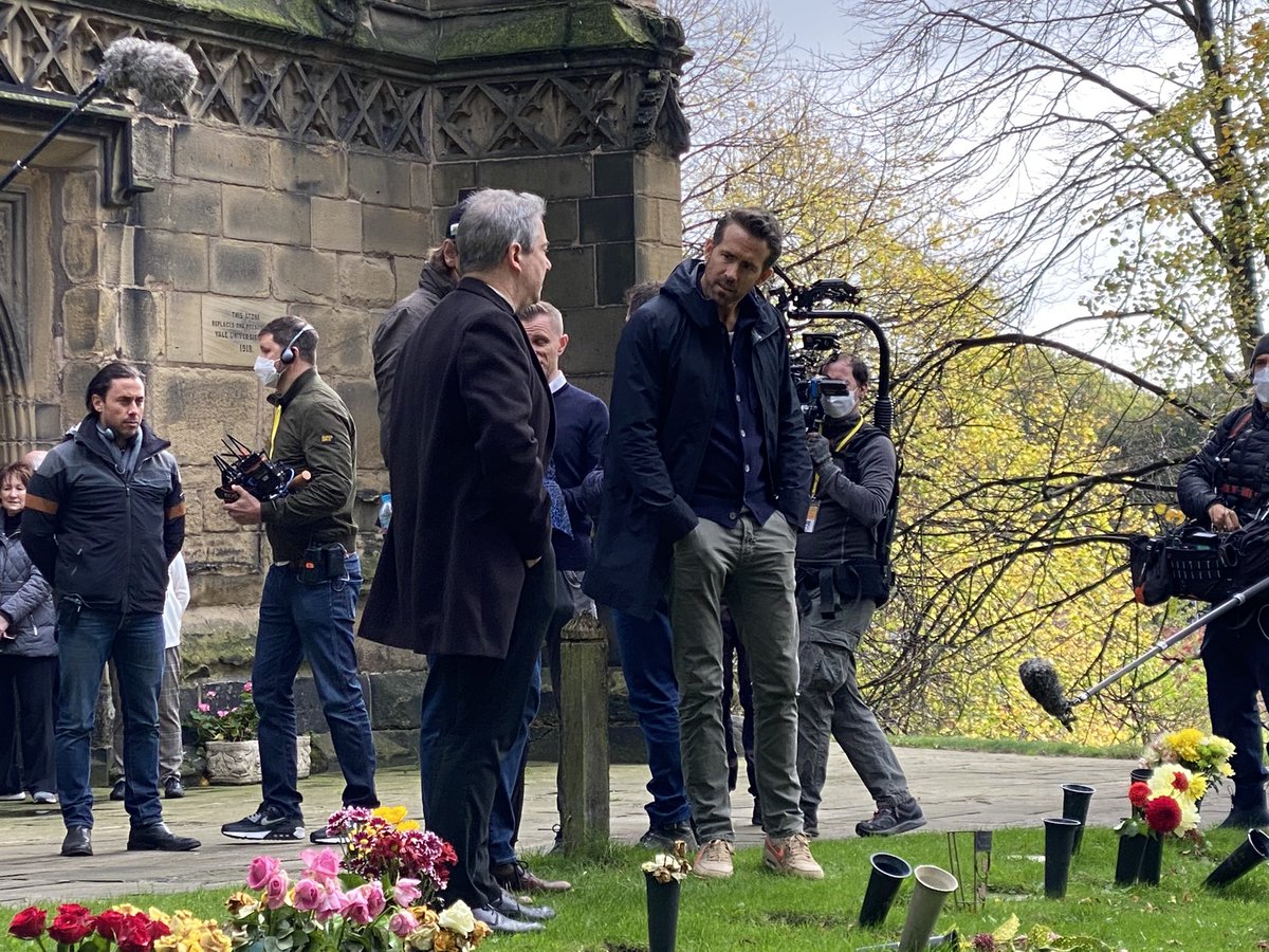 Terrific to see @RMcElhenney @VancityReynolds tour #Wrexham town centre this afternoon - here meeting Rev Jason Bray @stgileswrexham @ThisIsWrexham … the buzz in the area is fantastic! 🙌🏻 @wrexham @wrexhamcbc