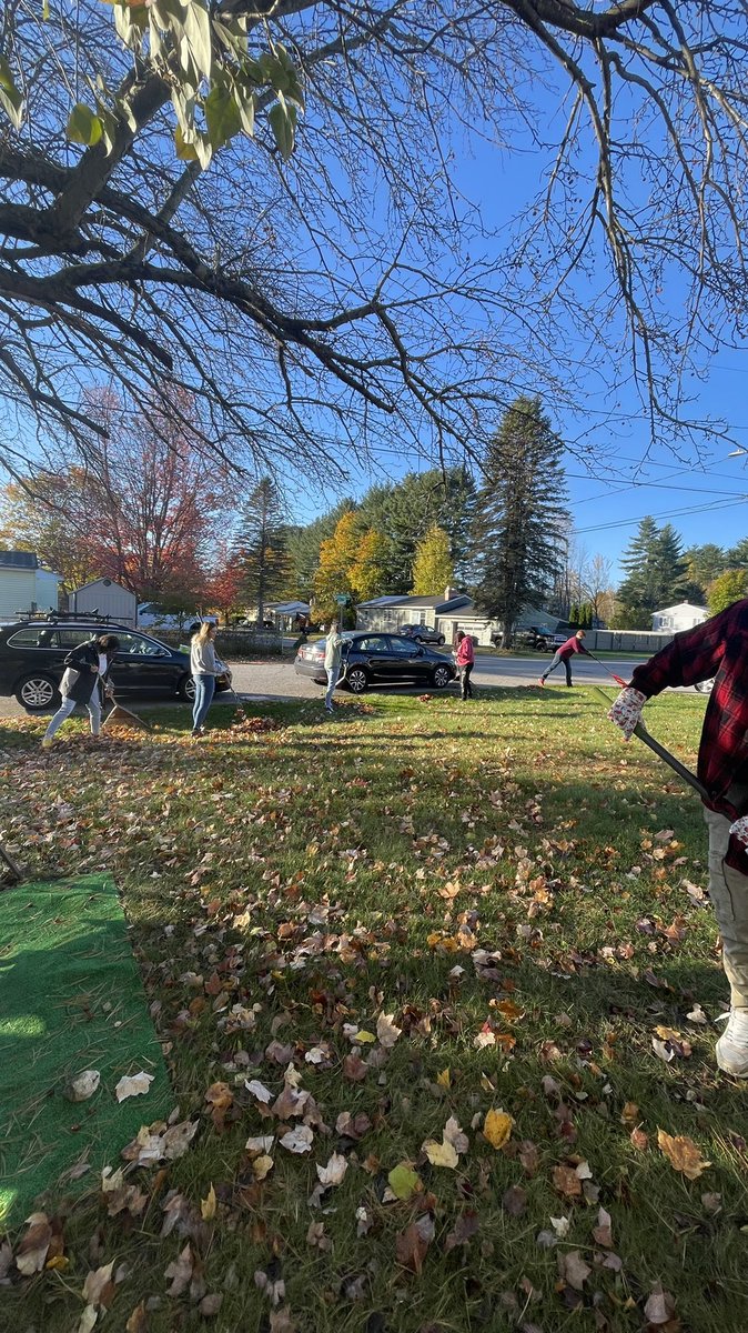 PuglisiV's tweet photo. Raking our first yard! #elgivesback2021 https://t.co/antSFYx4kC