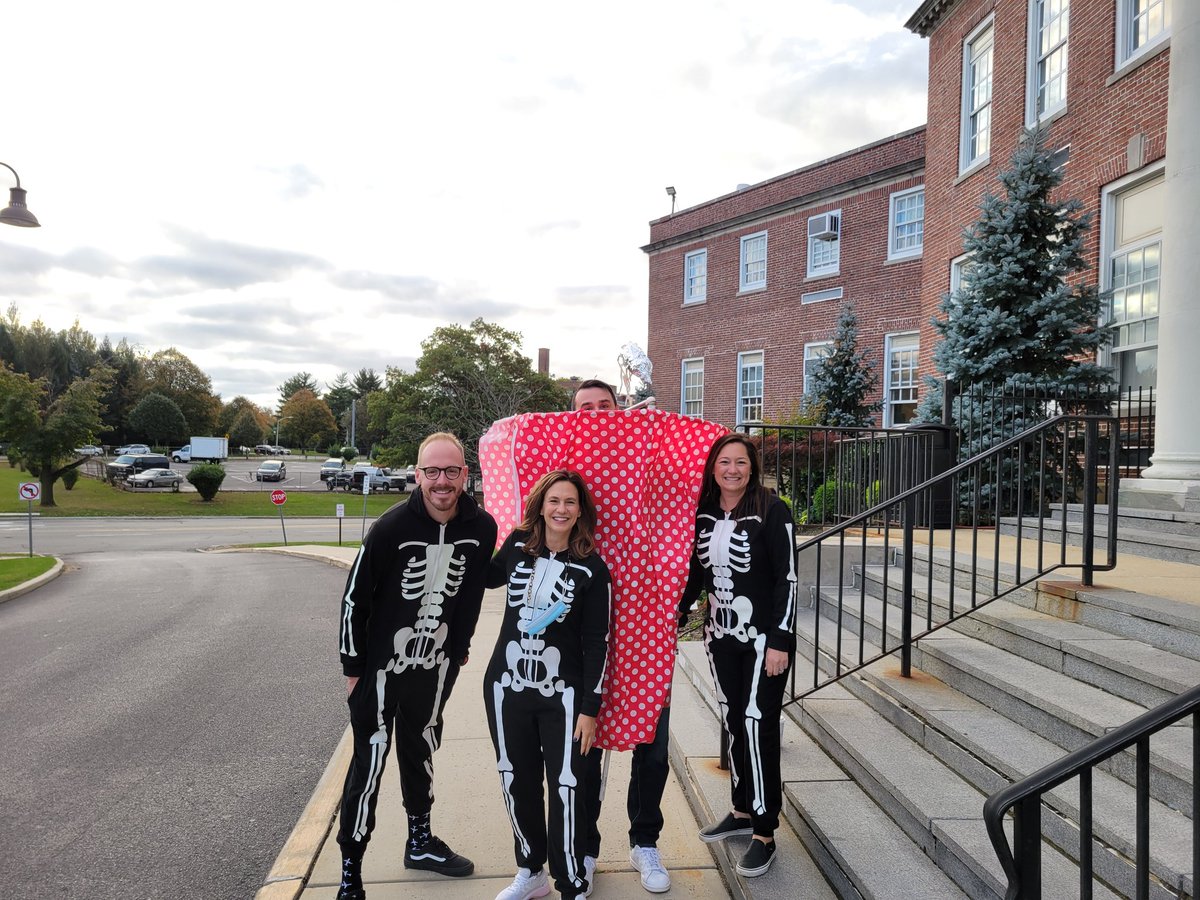 GoGCMSPrincipal's tweet photo. The Best Around and The GCMS Shark! Happy Halloween! @Garden_City_MS @GCMS_Guidance @GCMSAP @ddfasano41 https://t.co/iGRarSpZRG