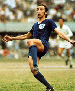 voltasport's tweet photo. 🇮🇱 Mordejai 𝗦𝗣𝗜𝗘𝗚𝗟𝗘𝗥
📍 Sochi 🇷🇺 19/8/1944
🏟 Delantero 🌍 @ISRAELFA (83)
👕 @Fcmn_il @ParisFC @PSG_inside @NYCosmos @HapoelHaifaFC #BeitarTelAvivFC 
Autor del único gol en 1970 de la selección hebrea en un Mundial y el primer israelí que jugó en el extranjero. #ISR https://t.co/ikEXu5CLIA