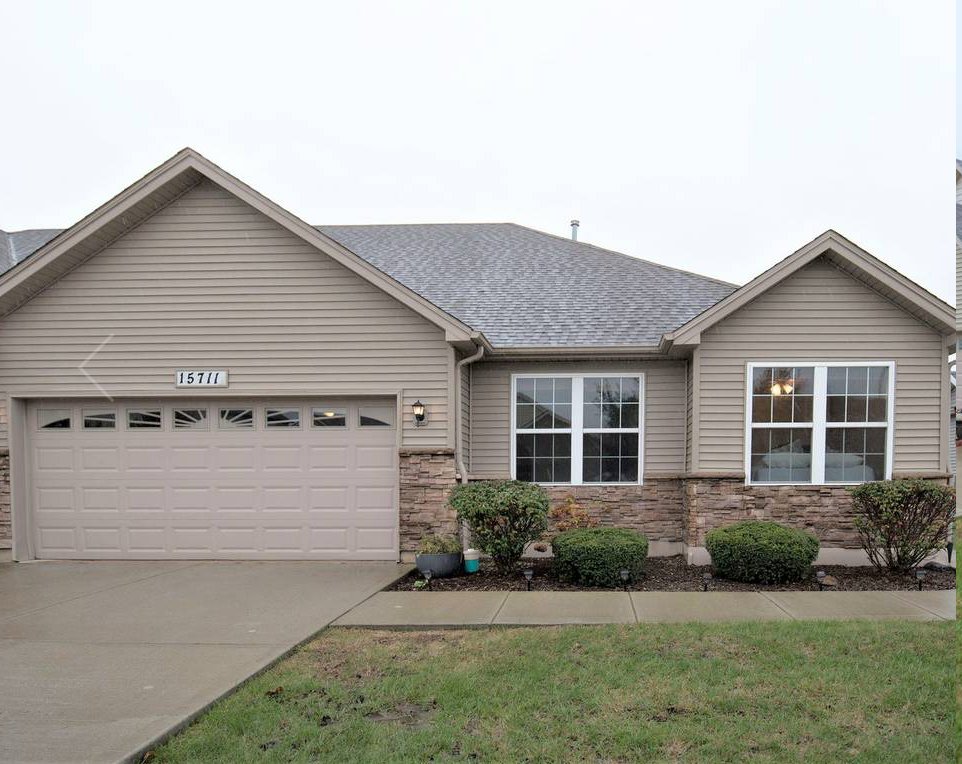 Century21ELM's tweet photo. 15711 Cove Circle #1  Plainfield
Fantastic ranch-style townhouse that is an easy bike ride or walk to downtown Plainfield. Large kitchen with granite countertops, eat-at bar, and stainless steel appliances &amp; Full Basement. https://t.co/0mChmgp6PB https://t.co/XuGmiW82t0
