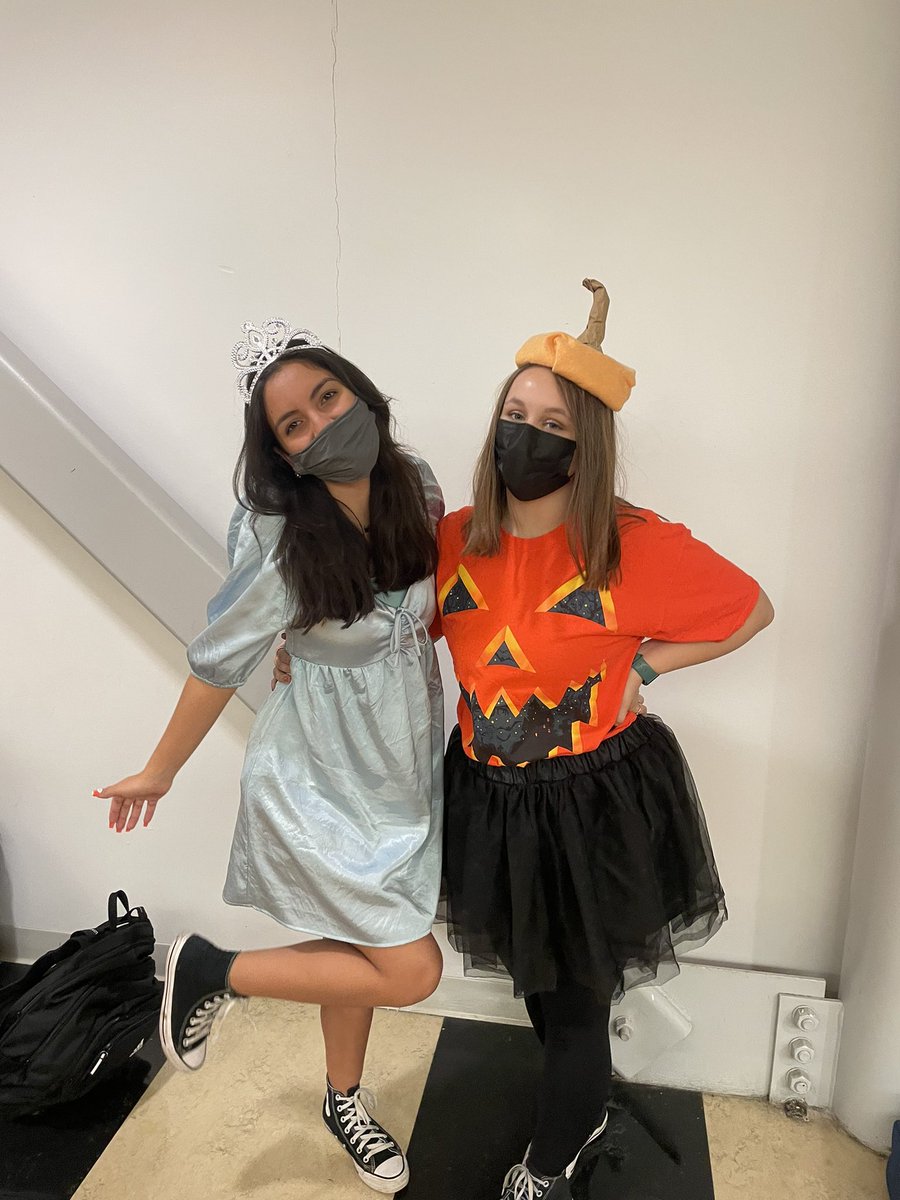 a pumpkin and a princess 🎃✨ #VJARedRibbonWeek @MrsWest_VJA (w <a href="/LSandchez/">leily</a>)