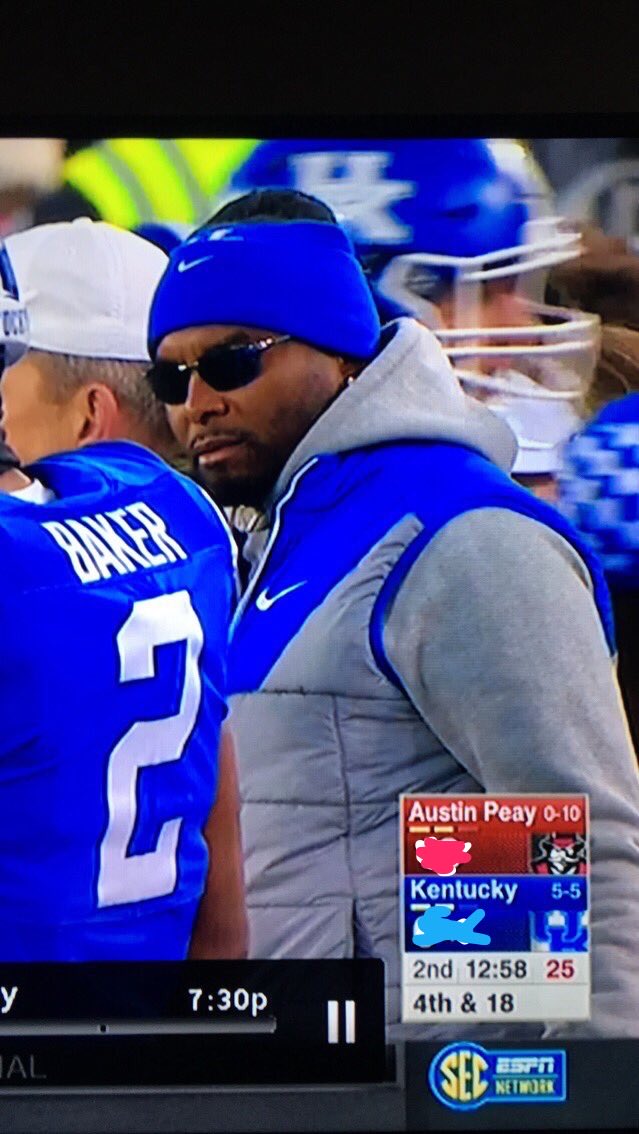 LamarCoachT's tweet photo. WHY WAS I 👀 at you like this ? @DBaker2_  I will tell you !! At this point in the game ,it had just hit me that you missed a class that week  😡🤬😎#DontletnothingSLIDE 
#preparingfortheREALWORLD  #developingMEN
#GotThatPaper 
#beatthesystem 💙😺🤍😸💙🤍 https://t.co/WqlOlGBYXe