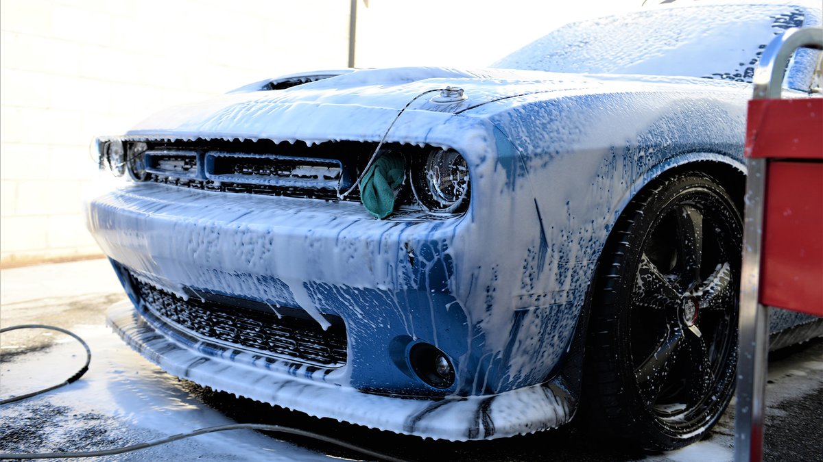 OfficialMOPAR's tweet photo. Rise and shine! #Mopar and @chemicalguys are teaming up to bring you a new portfolio of car-care products. Shop online or at your local Chrysler, Dodge, Jeep® and Ram Trucks dealership. https://t.co/onCtkpysD0 https://t.co/1vhmUaW3z1