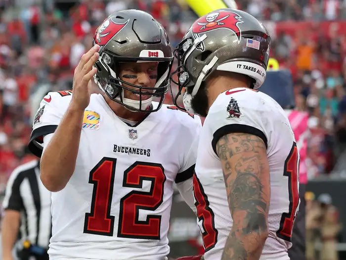 AMG_PFF's tweet photo. Tom Brady is unstoppable.

The 44 year old QB has been lighting it up. In his last 3 games, he has thrown for 953 yards with 11 TDs. Could Tom play until age 50? Can he continue to carry on the passing attack for these 4-2 Bucs?

#AMGSeason5 https://t.co/7NFfFBRDkY