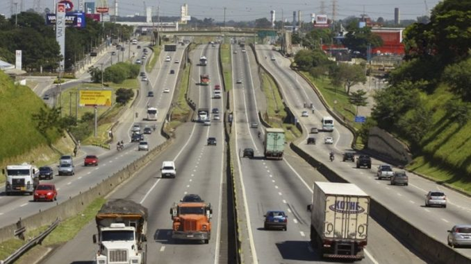 informeblu's tweet photo. TV Informe: FIESC manifesta preocupação com possível paralisação dos caminhoneiros - Leia mais: https://t.co/UJn08MH1ar
#FIESC #tvinforme #grevedoscaminhoneiros #brasil #informeblumenau https://t.co/n1kroW50oZ