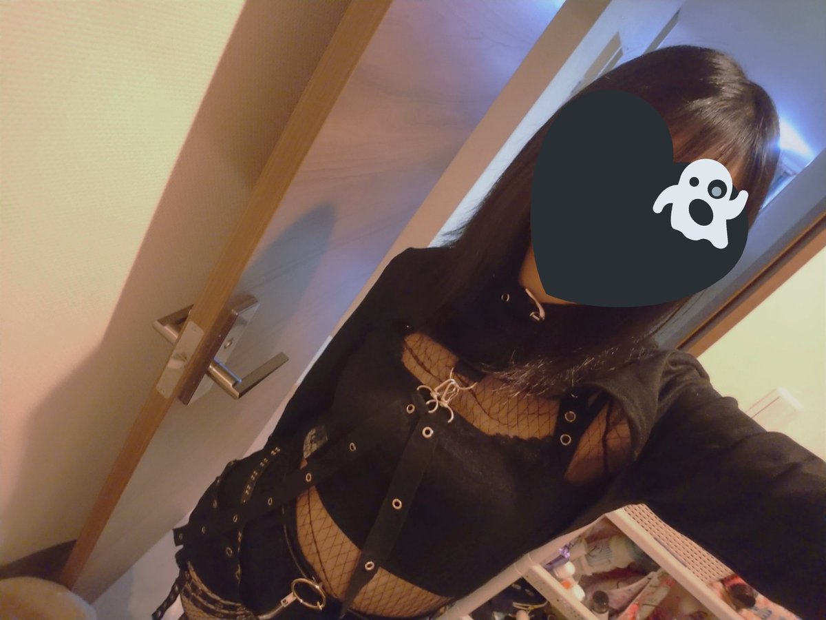 ahoho36mi49ak's tweet photo. ハロウィンのネズミーランドで着たかった服だけが届いたので1人ハロウィン前々々夜祭した💀😈🖤 https://t.co/H3eEIJ9vz5