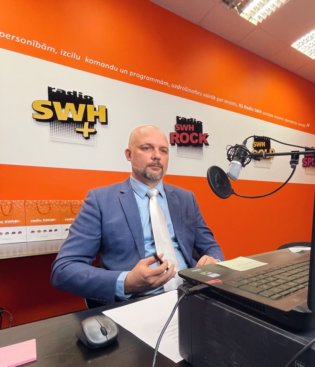 RadioSWH's tweet photo. Arī Radio SWH radošais direktors I.Rukers šodien piedalījās konferencē “Medijpratība. Ceļakartes”✍️ Diskusijās tika risināti jautājumi kā vairot sabiedrības noturību pret dezinformāciju un veicināt kritisko domāšanu dažāda satura un informācijas izpratnē. #radioswh https://t.co/4AahHGw5p6