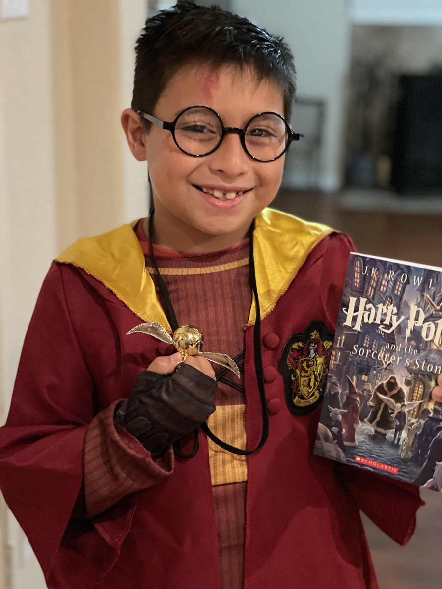 CareyAMcCarthy's tweet photo. Harry Potter is off to Hogwarts to play Quidditch. @Fields_Library @NISDFields @NISD #RedRibbonWeek2021 #Hallowread Future @NISDComArts student. https://t.co/AyR74lP0WO