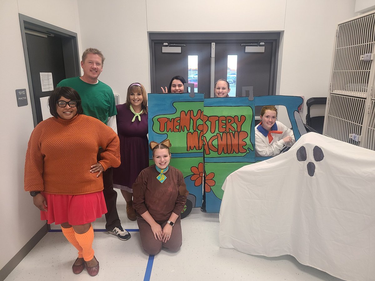 jones_theatre's tweet photo. Scooby Dooby Doo, where are you? Fine Arts team 💚 @ProsperHaysMS https://t.co/lhANuWRL7U