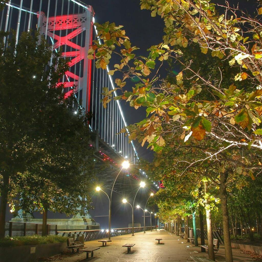 james_jkelly14's tweet photo. A beautiful October night at the Race Street Pier and the Ben Franklin Bridge. 🍂🍁🍂 #fall #autumn #findinphilly #racestreetpier #benfranklinbridge #benfranklinfriday #philadelphia #philly #phillygram #phillymasters #phillyunknown #phillyprimeshots #fo… https://t.co/yaIgjt7Wh2 https://t.co/vjLdZY9GGY