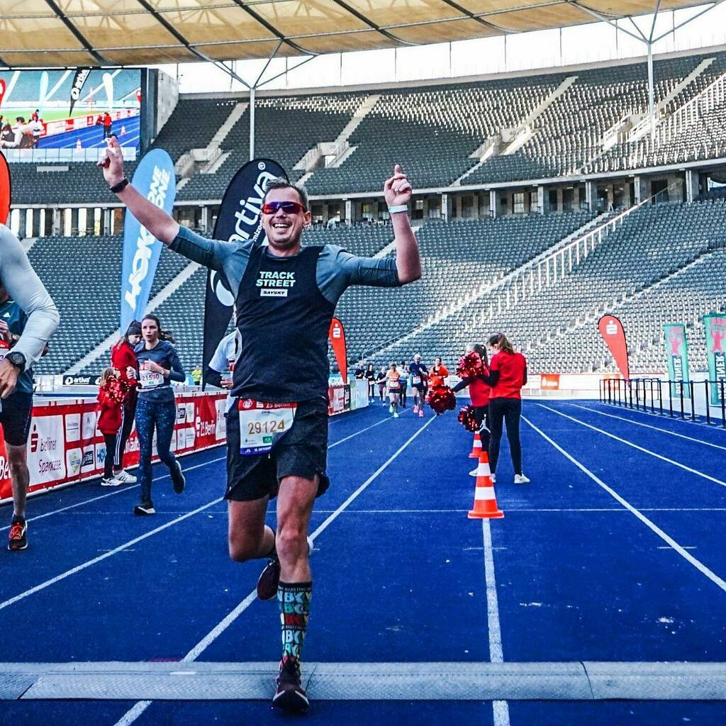 Sports_Insider's tweet photo. COLLECTOR
Miles. Memories. Medals.
Hier beim S25 vor zwei Wochen!
#s25berlin #s25 #laufeninberlin #berlinläuft #berlinläuftwieder #restartrunning #marathontraining #laufblogger #laufliebe #medalmonday #laufenmachtglücklich #laufenlaufenlaufen https://t.co/t6dGs1lYiS https://t.co/4gv9c5Z6ZI