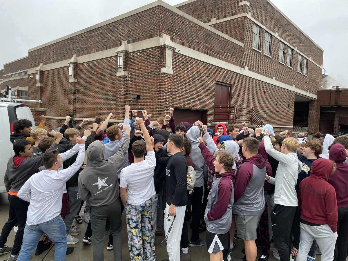 Our <a href="/CavemenFB/">Mishawaka Football</a> team came out early to wish <a href="/RyanHoop68/">Ryan Hoopingarner</a> the best of luck @ state this weekend.  Your MHS family wishes you luck!