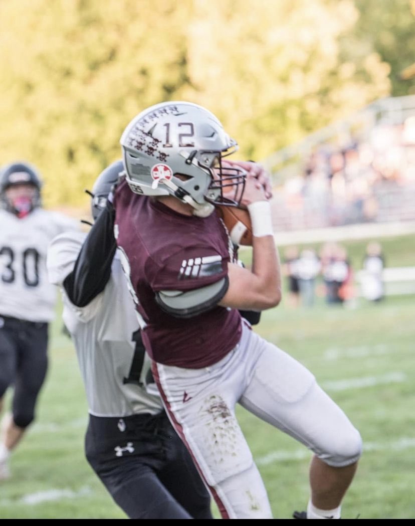 urbanaclimbers's tweet photo. Congratulations to Junior Jon Hildebrand for being named All-CBC Wide Receiver. Jon had 29 catches for 545 yards and 5 TD’s. Great season Jon! https://t.co/zP4j4zeUYf