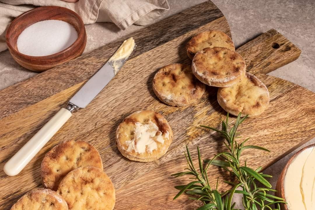 penttilantila's tweet photo. Hei #HokElanto asiakas 😋
Haluaisitko ostaa meidän #pikkurieskaa S-marketistasi Uudellamaalla🤗
Etsi https://t.co/YQ5fQgCwpE sivulta oma kauppasi ja seuraavasta valikosta meidän Penttilän pikkurieska ja lähetä toiveesi👍 https://t.co/zDBbiUlnKn