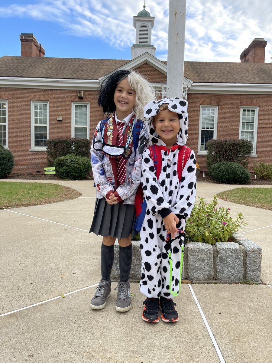 danareinke's tweet photo. Halloween @TisdaleSchool … Here they come @carol_tedeschi and @mrsbrowningsk !! https://t.co/EH0mub5h8b