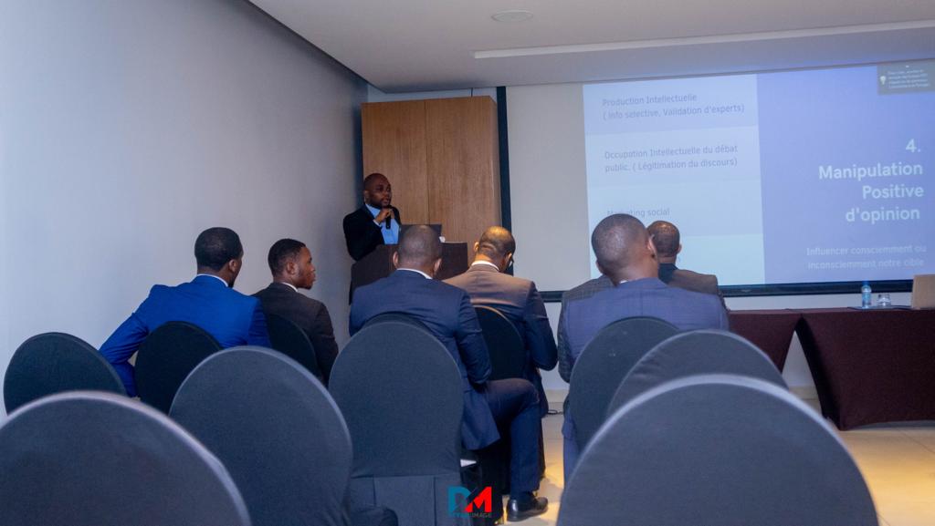 ESSORDC's tweet photo. 1/12 QUI SOMMES-NOUS ? 

ESSOR est une association sans but lucratif créé à l'origine par des cadres intellectuels du pays  qui, après avoir scruté l'environnement politique,  économique et sociale du pays ( RDC) ont décidé de se mettre ensemble pour proposer une offre https://t.co/QAy8Ir0NSy