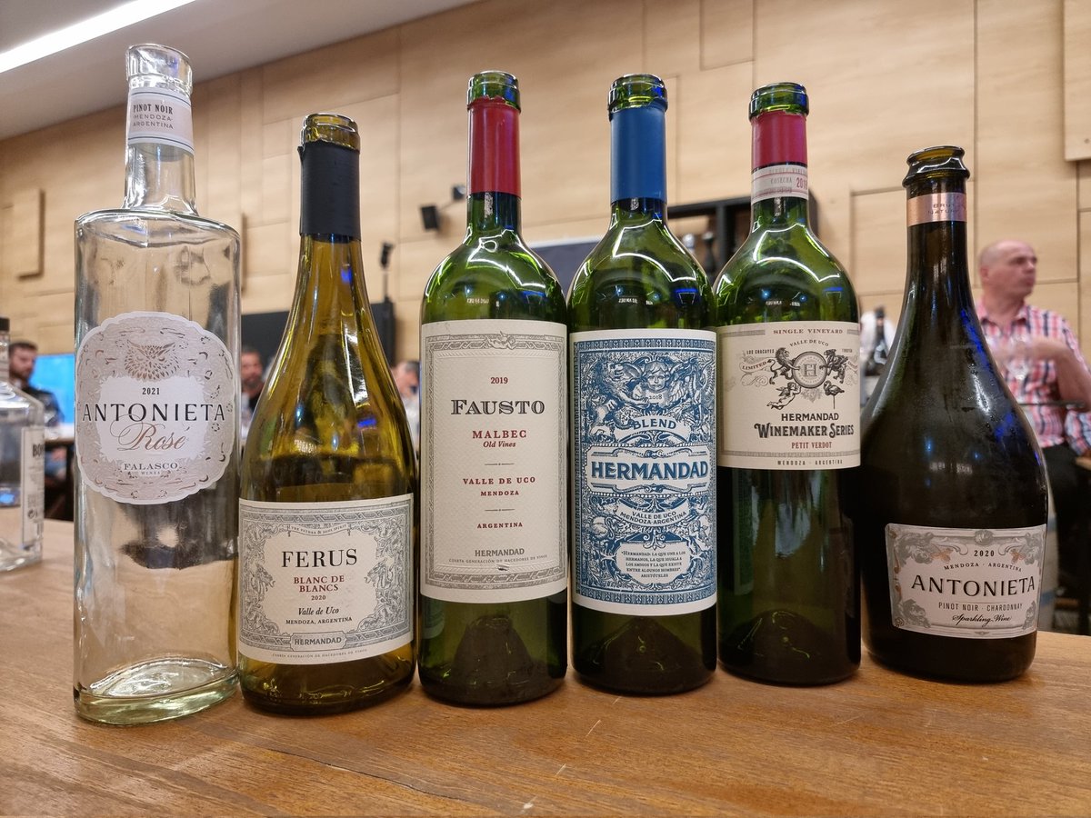 Tremenda degustacion anoche de <a href="/FalascoWines/">Falasco Wines</a> guiada por <a href="/francofalasco/">Franco Falasco</a> y el equipo enológico de la bodega. Que mejor que conocer un proyecto y su historia, contada por los mismos protagonistas. Los vinos están excelentes todos, y tienen muy buena relación precio-calidad.