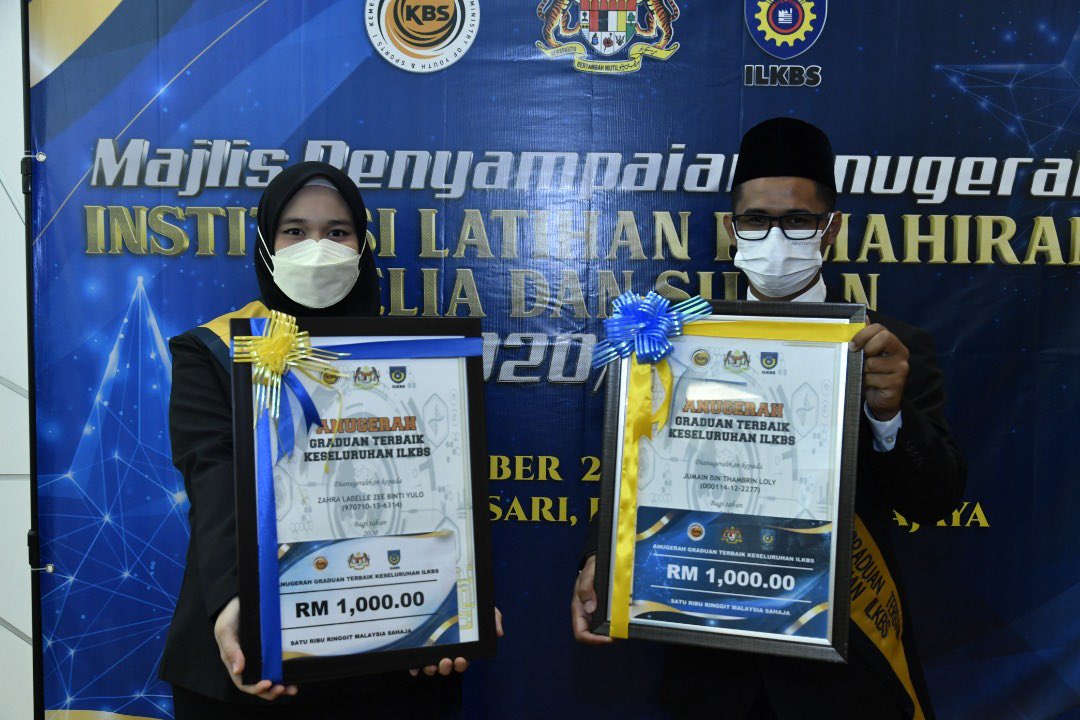 KBSMalaysia's tweet image. Majlis Penyampaian Anugerah ILKBS

YB Senator Dato' Sri Ti Lian Ker, Timbalan Menteri Belia dan Sukan,  telah menghadiri majlis simbolik konvokesyen bagi meraikan 5,792 graduan Institusi Latihan Kemahiran Belia dan Sukan (ILKBS) bagi peringkat Diploma Lanjutan, Diploma,