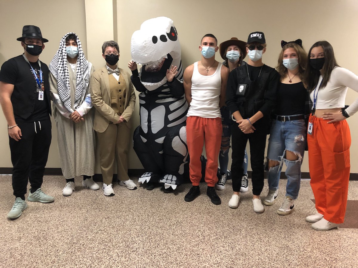 BtNewVisionsSS's tweet photo. Today is already awesome and it's only 9.15 am. @SoTierPTECH @BtNewVisions  Spirit Week. https://t.co/fDBtZAF7YN