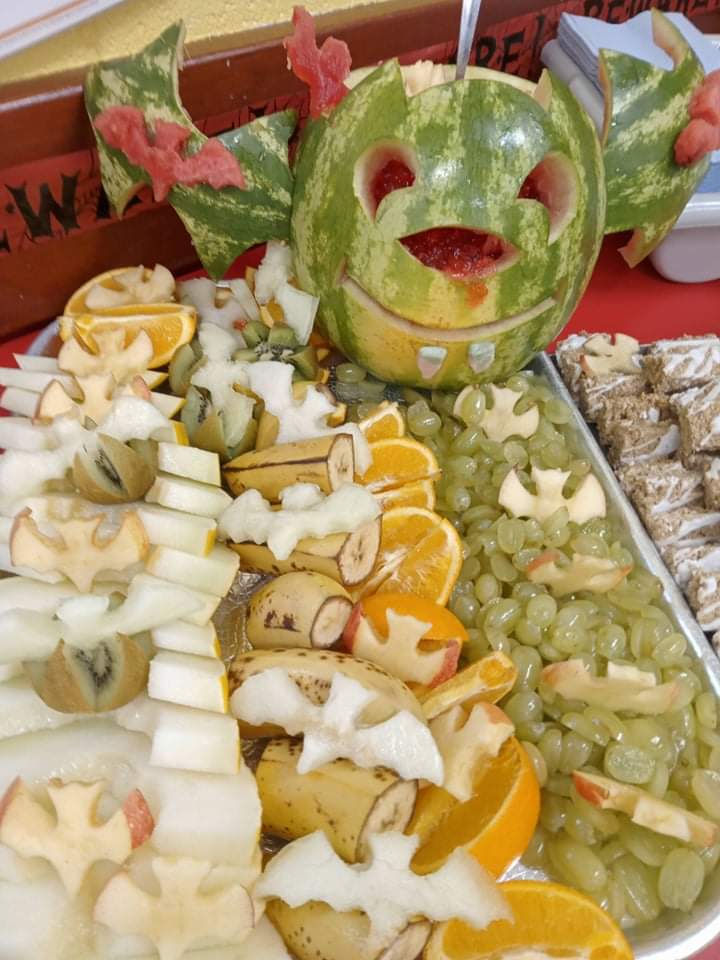 CroyPrimary's tweet photo. Once again our Cook has made fruit fun! She is so good at promoting fruit and veg to our children @CroyPrimary #highlandschools #halloween #fruitandveg #bats https://t.co/YVpbjeGTma