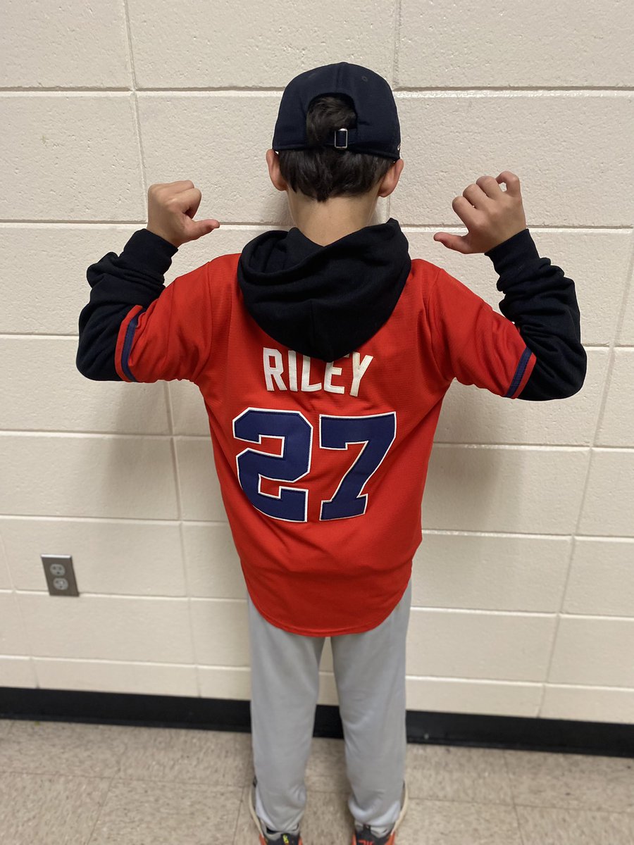 ahorne03's tweet photo. When it’s the last year for your son to dress up for school, he picks his favorite @Braves player, @austinriley1308!! #GoBraves #ChopOn https://t.co/vusprr5iiW