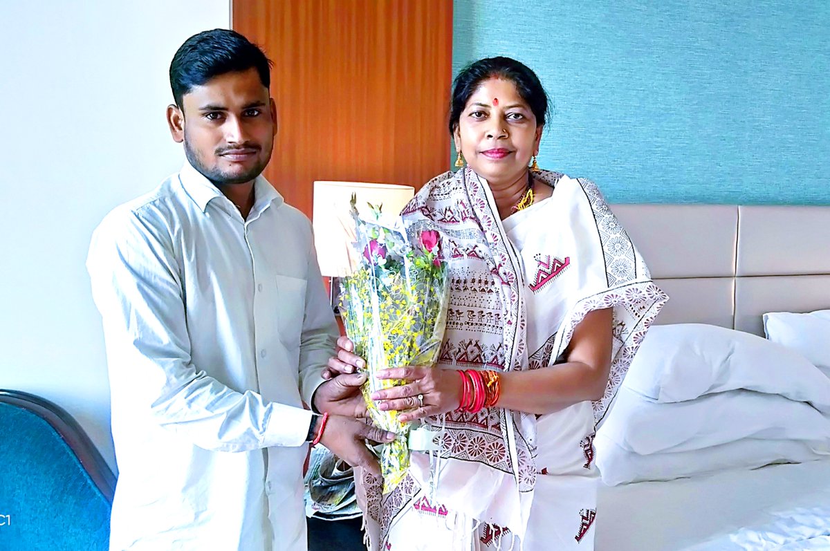 राष्ट्रीय लोधी युवा महासभा राष्ट्रीय अध्यक्ष, संरक्षक, मार्गदर्शक मा. दीदी <a href="/anupamanbsr/">Anupama Singh Lodhi</a> जी (स्वतंत्र निदेशक केन्द्रीय भण्डारण निगम, भारत सरकार) जी का सानिध्य व आशीर्वाद प्राप्त हुआ !
<a href="/anupamanbsr/">Anupama Singh Lodhi</a> <a href="/umeshbhailodhi/">Umesh Bhai Lodhi - उमेश भाई लोधी</a> <a href="/RlymUnnao/">@RLYM_UNNAO_UP</a>