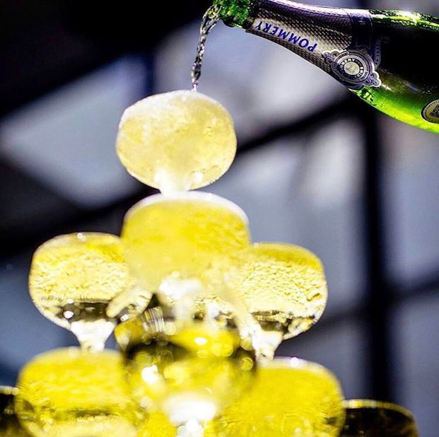 PommeryOfficial's tweet photo. Getting prepared for the perfect Halloween party! 🎃🥂

#Pommery #ChampagnePommery #ExperiencePommery #VintageChampagne #VintagePommery #sundayafternoon #champagnesunday #sundaybubbles #Halloween https://t.co/ilUyIfEww7